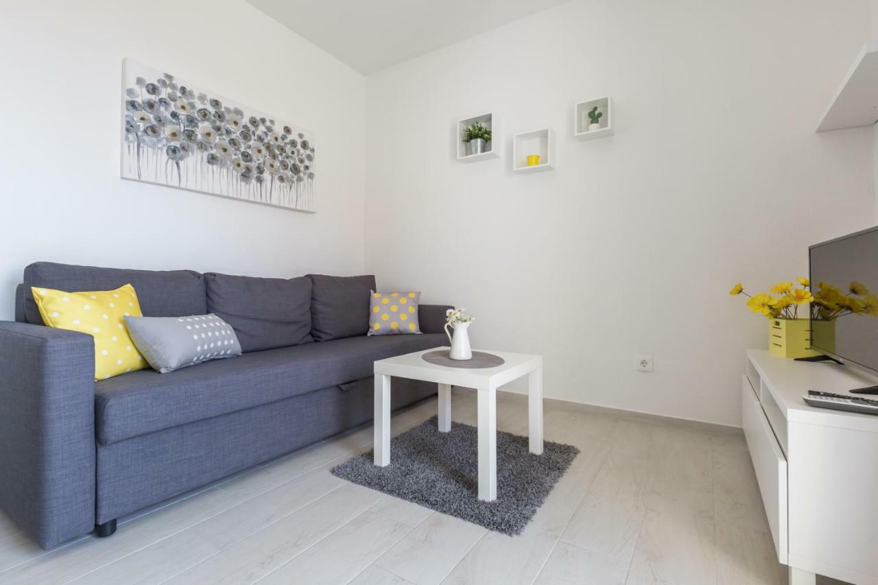 Apartmani Ksenija Tučepi Exterior foto